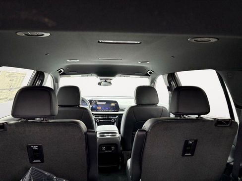 New 2026 Chevrolet Traverse LT w/ LPO, Floor Liner Package AWD/4WD image 7