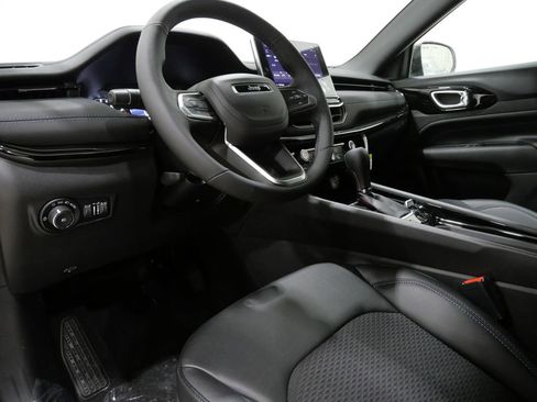 New 2026 Jeep Compass Latitude image 11