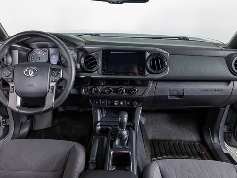 Used 2018 Toyota Tacoma TRD Off-Road w/ Technology Package image 33