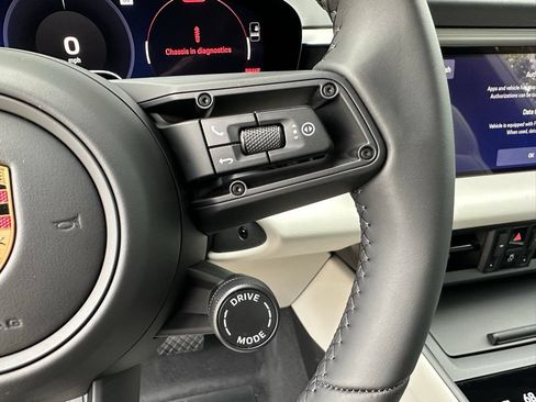 Certified 2026 Porsche Macan Electric RWD image 17