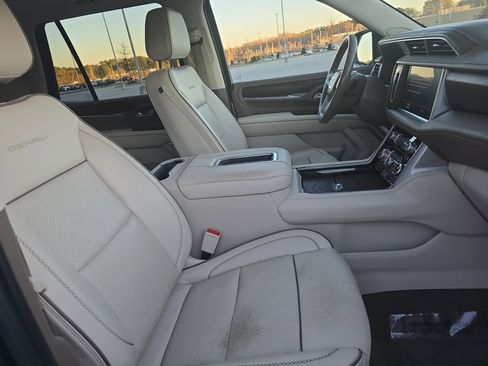 Used 2021 GMC Yukon Denali w/ Denali Premium Package image 10