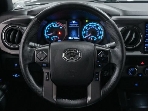 Used 2021 Toyota Tacoma TRD Off-Road AWD/4WD image 12