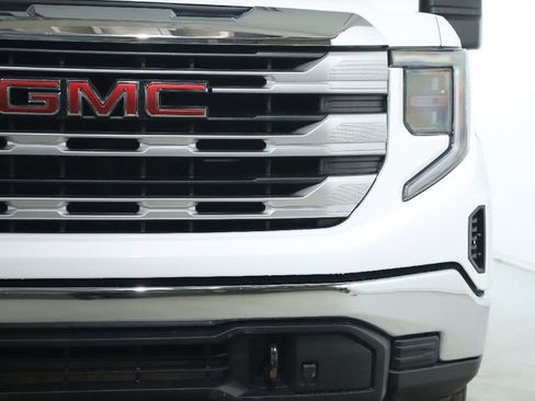 Used 2022 GMC Sierra 1500 SLE image 11