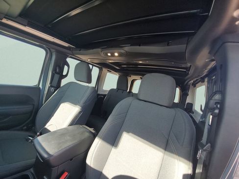 Used 2025 Jeep Wrangler Unlimited Sport AWD/4WD image 17