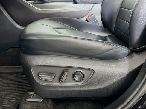 Used 2023 Toyota Highlander XLE image 19