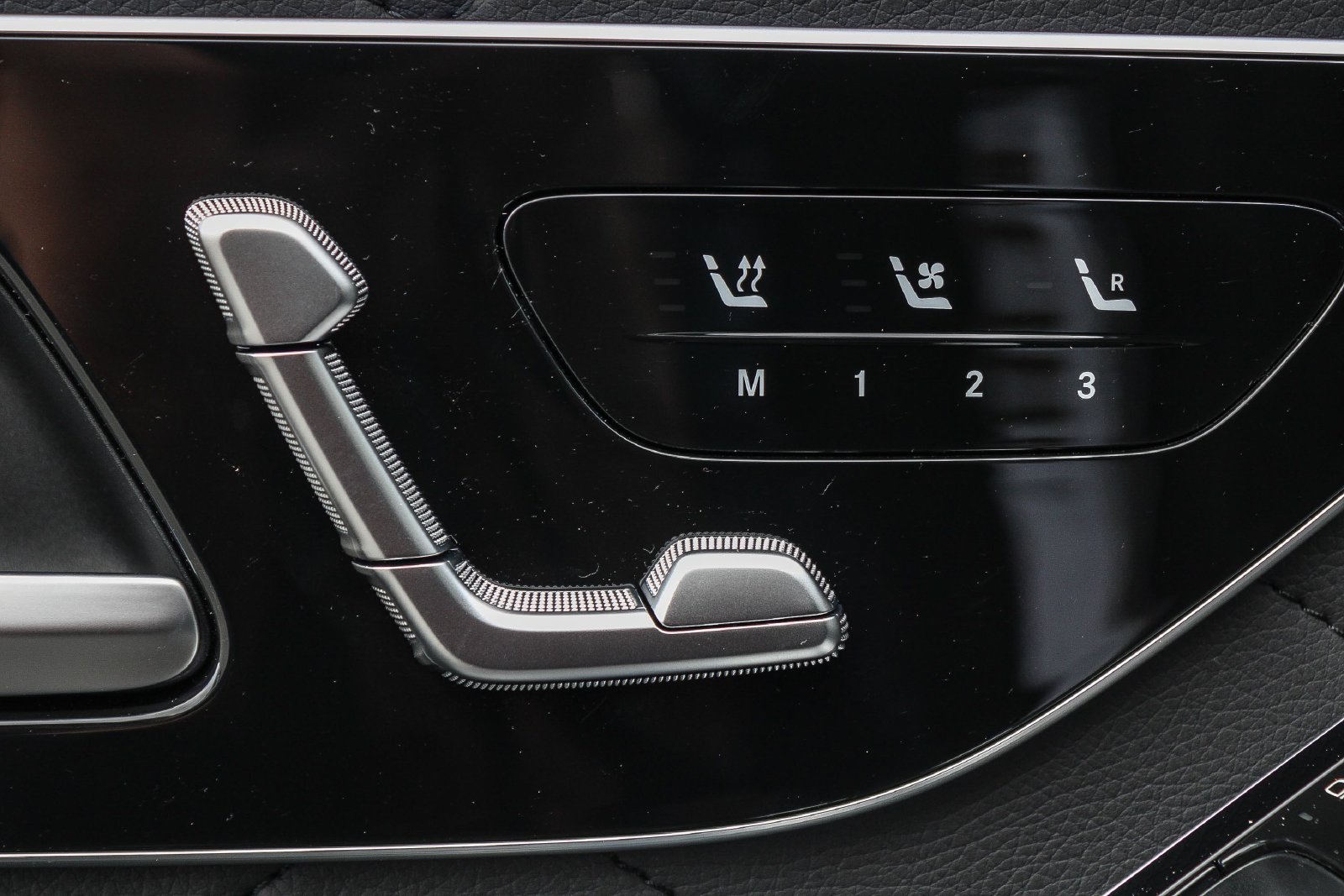 Used 2025 Mercedes-Benz S 580 4MATIC Sedan image 20