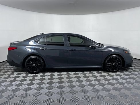 Used 2025 Toyota Camry SE w/ Convenience Package FWD image 4