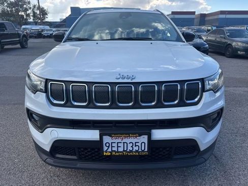 Used 2022 Jeep Compass Latitude FWD image 2