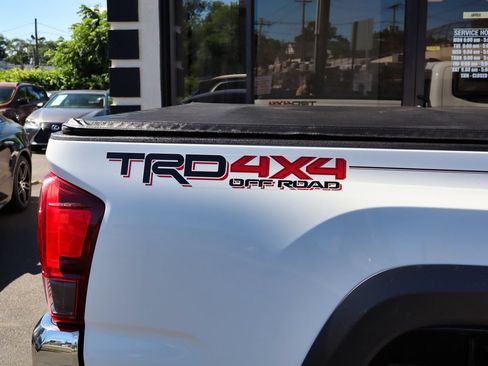 Used 2018 Toyota Tacoma TRD Off-Road AWD/4WD image 16