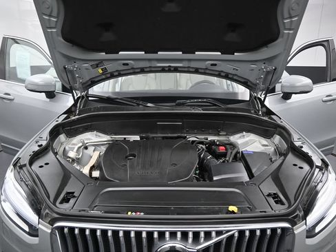 Used 2025 Volvo XC90 B5 Plus w/ Protection Package AWD/4WD image 39