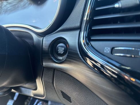 Certified 2022 Jeep Grand Cherokee Laredo X image 15