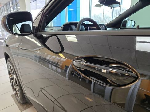 New 2025 Chevrolet Trax RS w/ Sunroof Package image 23