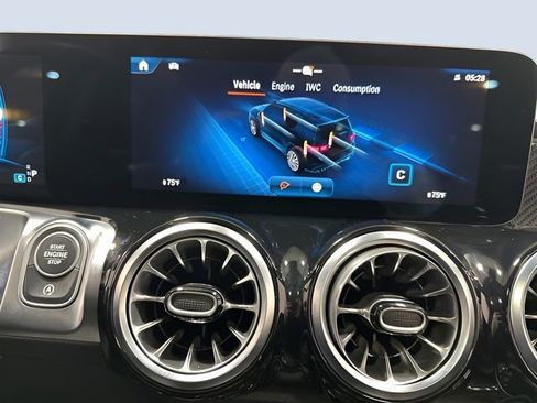 Used 2025 Mercedes-Benz GLB 35 AMG 4MATIC image 24