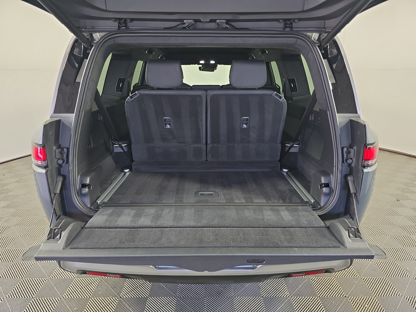 Used 2023 Rivian R1S Adventure Quad AWD/4WD image 33