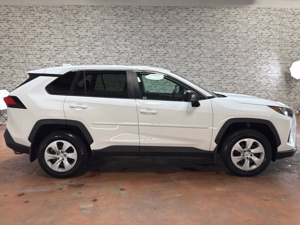 Used 2022 Toyota RAV4 LE AWD/4WD image 8