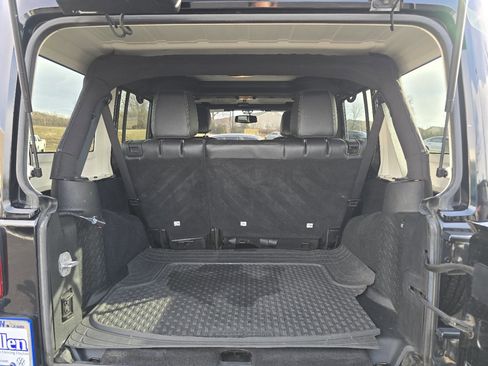 Used 2015 Jeep Wrangler Unlimited Rubicon image 30