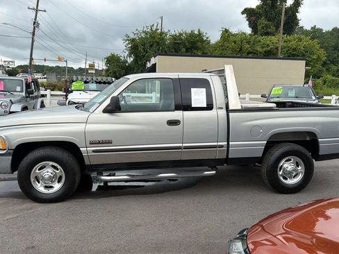 Used 2000 Dodge Ram 2500 Truck 2WD Quad Cab image 2