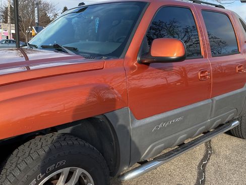 Used 2005 Chevrolet Avalanche LS w/ Sun And Sound Package image 4