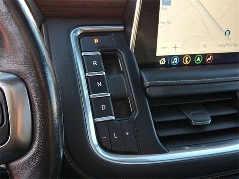 Used 2021 Chevrolet Tahoe Premier w/ Premium Package image 17