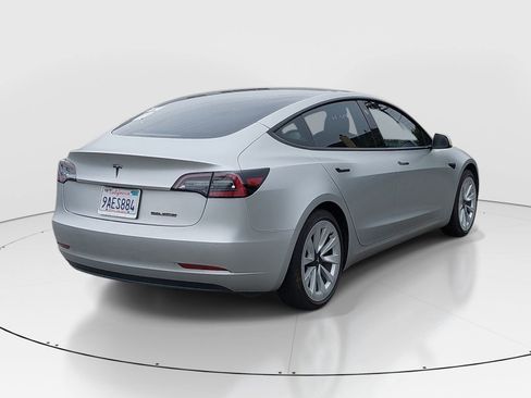 Used 2022 Tesla Model 3 Long Range AWD/4WD image 7