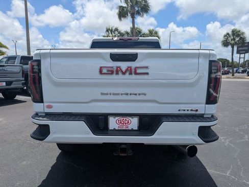 Used 2024 GMC Sierra 2500 AT4 w/ AT4 Premium Plus Package AWD/4WD image 4