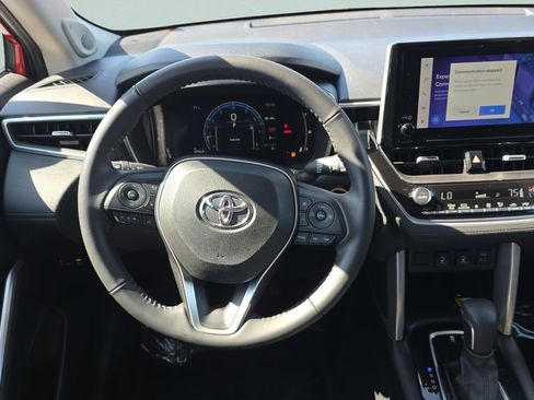 Used 2023 Toyota Corolla Cross XLE w/ Convenience Package FWD image 12