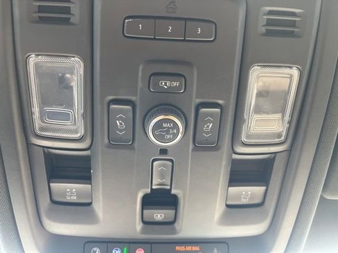 Used 2022 Chevrolet Tahoe Premier w/ Premium Package image 23