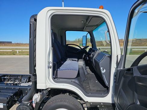 New 2024 Chevrolet Low Cab Forward RWD image 23
