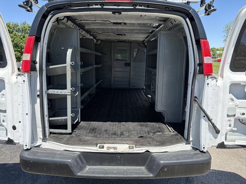 Used 2018 Chevrolet Express 2500 Extended RWD image 27