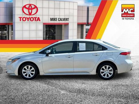 Certified 2025 Toyota Corolla LE FWD image 2