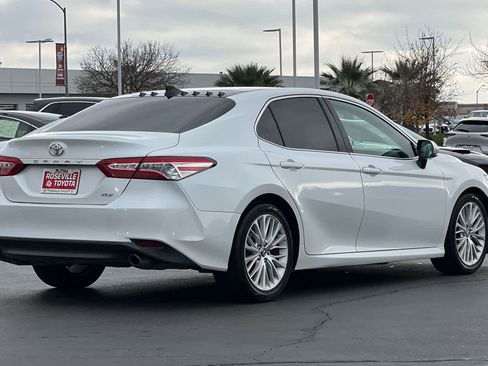 Used 2019 Toyota Camry XLE image 2