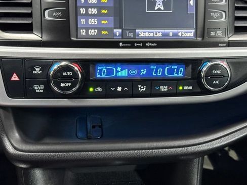 Used 2019 Toyota Highlander SE AWD/4WD image 22
