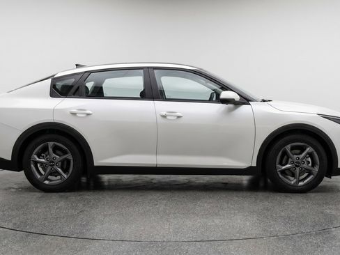 Used 2025 Kia K4 FWD image 11