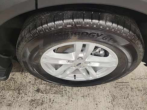 Used 2024 Ford Explorer XLT image 13