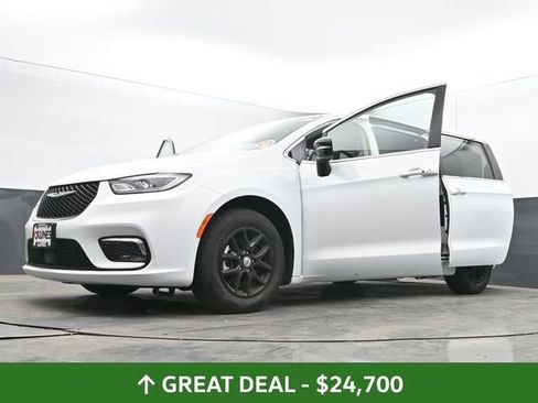 Used 2024 Chrysler Pacifica Touring-L FWD image 71
