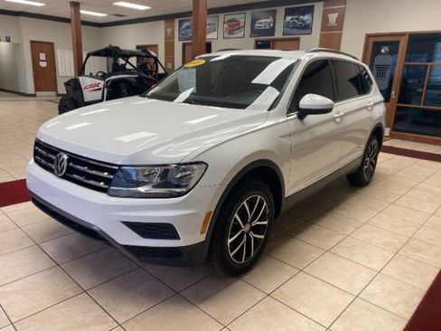 Used 2021 Volkswagen Tiguan SE w/ Panoramic Sunroof Package image 1