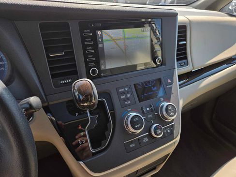 Used 2020 Toyota Sienna XLE w/ XLE Navigation Package AWD/4WD image 30