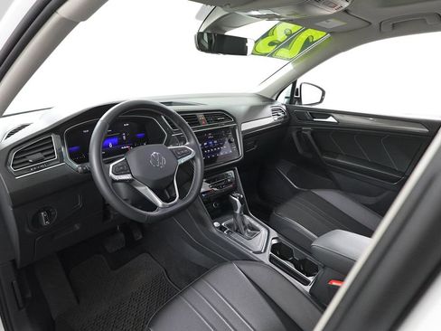 Used 2023 Volkswagen Tiguan SE w/ Panoramic Sunroof Package image 14