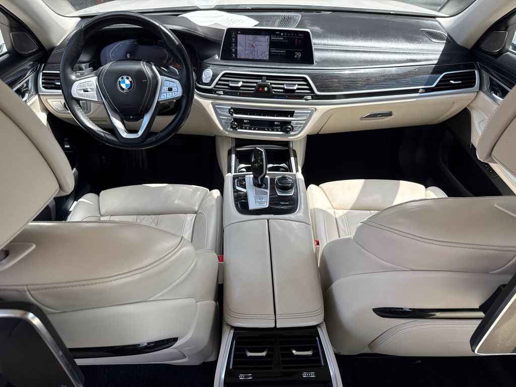 Used 2022 BMW 750i xDrive AWD/4WD image 12