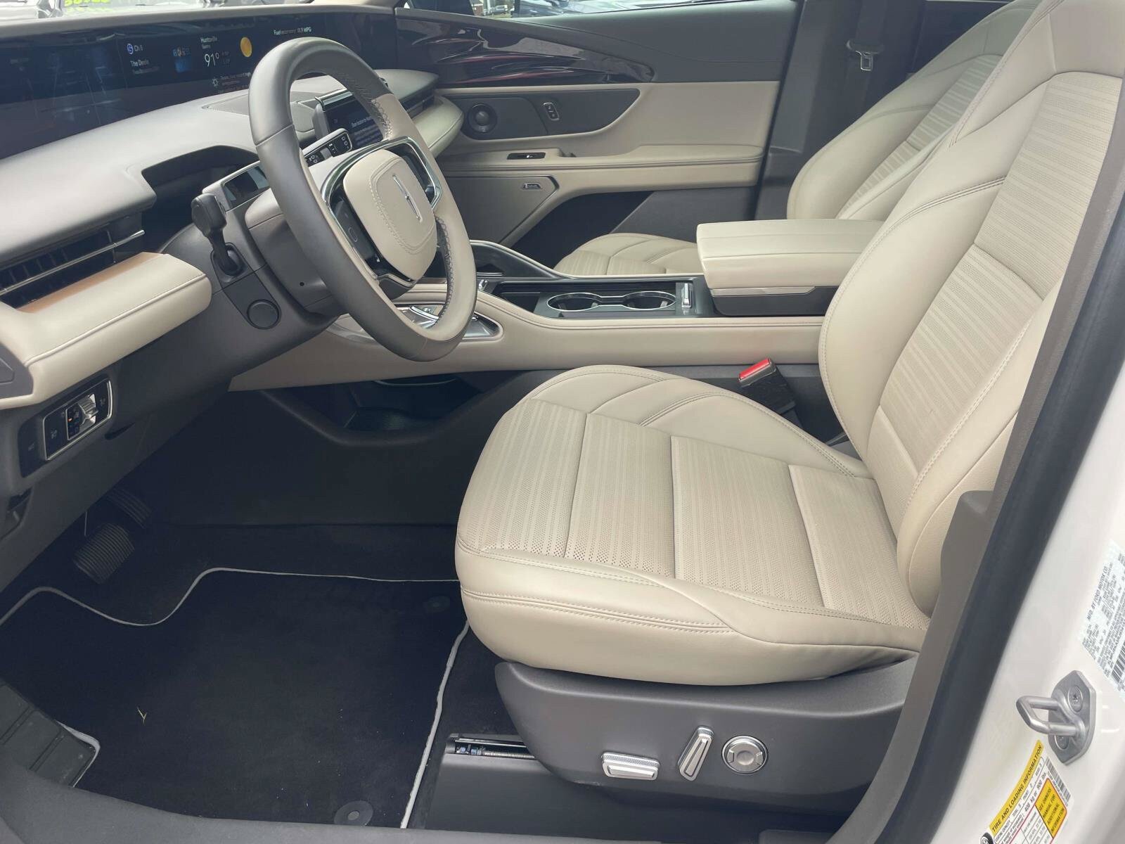 Certified 2024 Lincoln Nautilus Reserve w/ Equipment Group 202A AWD/4WD image 16