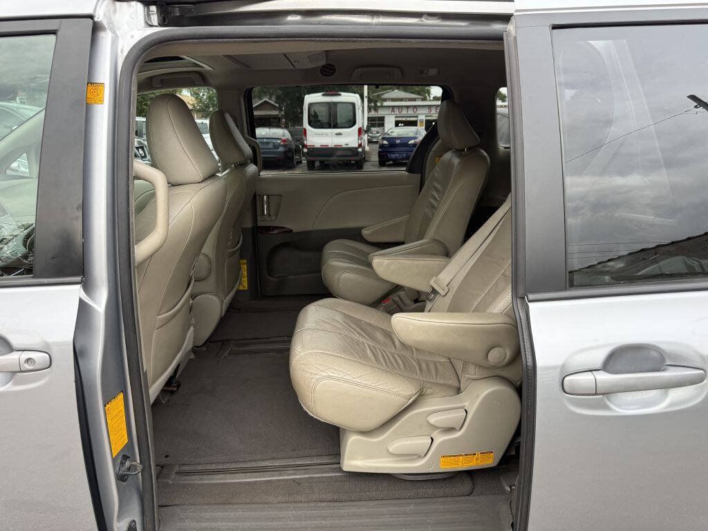Used 2011 Toyota Sienna XLE w/ Entertainment Pkg FWD image 24