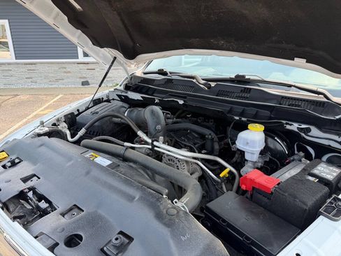 Used 2022 RAM 1500 Classic SLT w/ Electronics Convenience Group AWD/4WD image 63