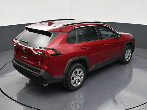 Used 2021 Toyota RAV4 LE AWD/4WD image 16