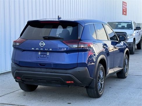 Used 2021 Nissan Rogue S image 4
