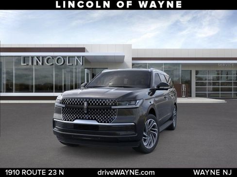 New 2026 Lincoln Navigator Premiere AWD/4WD image 2