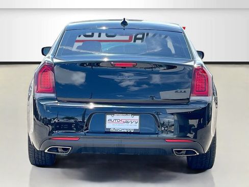 Used 2023 Chrysler 300 Touring w/ Sport Appearance Package RWD image 6
