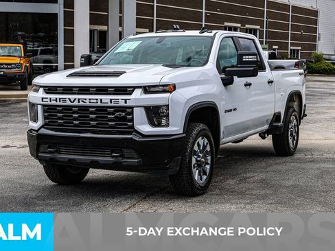 Used 2023 Chevrolet Silverado 2500 Custom w/ Custom Value Package image 4