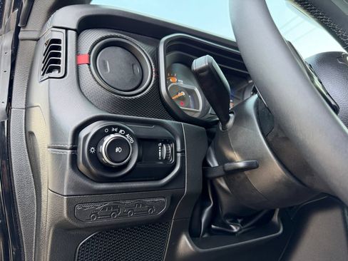 Used 2025 Jeep Wrangler Unlimited Rubicon AWD/4WD image 22