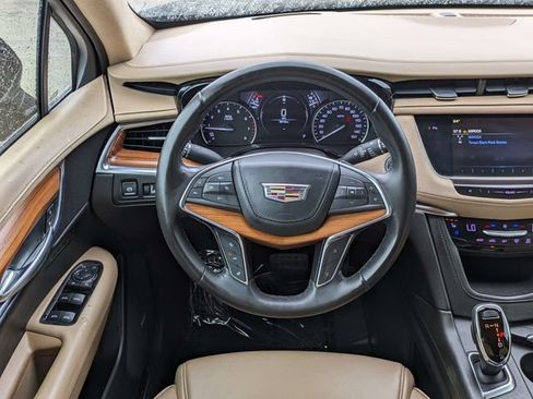 Used 2018 Cadillac XT5 Platinum AWD/4WD image 17