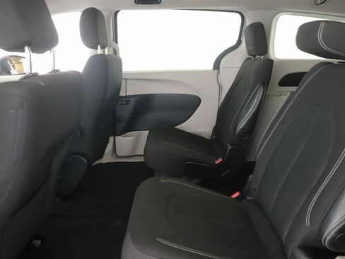 Used 2024 Chrysler Voyager LX image 27